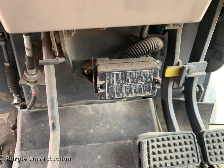 image for item MM9767 Kubota M7040  tractor