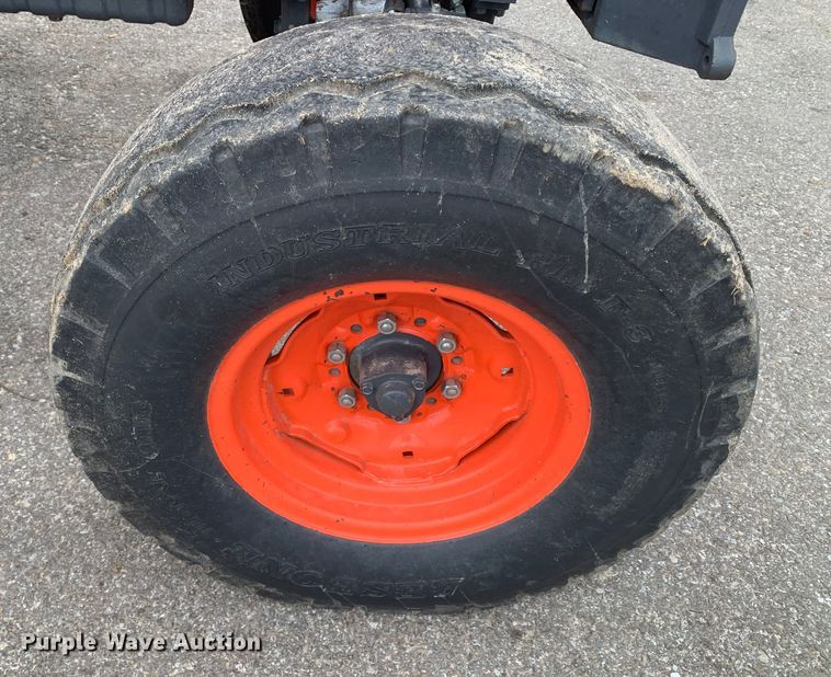 image for item MM9767 Kubota M7040  tractor