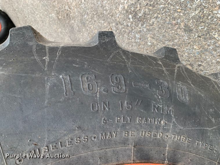 image for item MM9767 Kubota M7040  tractor