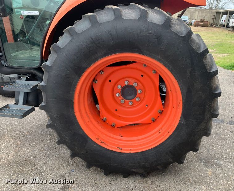 image for item MM9767 Kubota M7040  tractor
