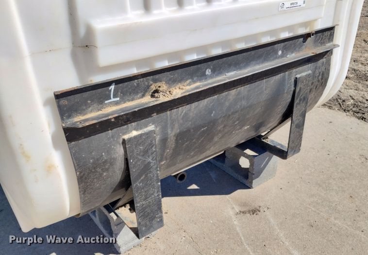 image for item MR9726 (2) saddle tanks