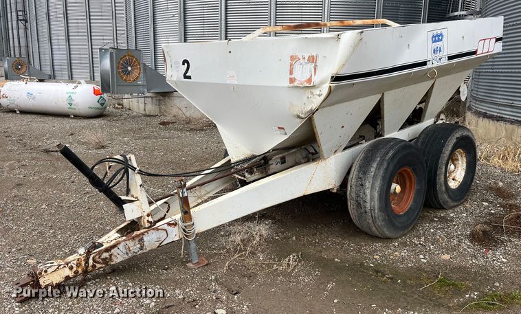 image for item MW9504 Willmar 600  spreader