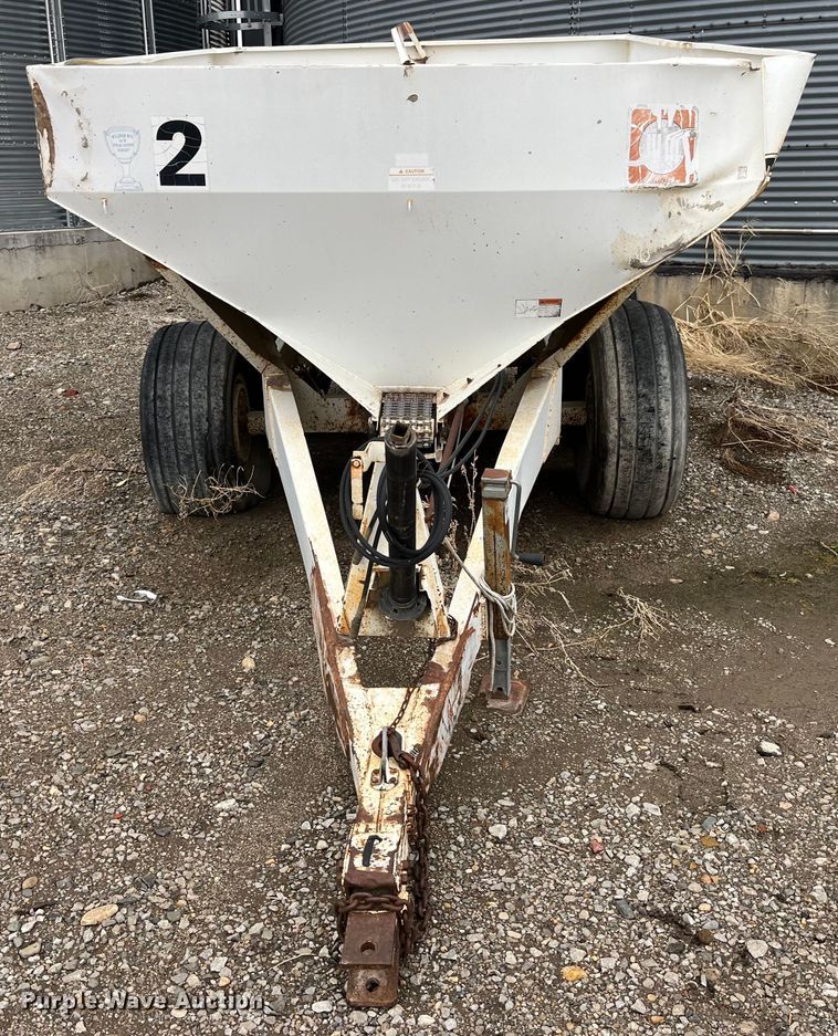 image for item MW9504 Willmar 600  spreader