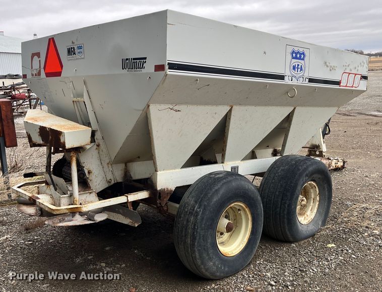 image for item MW9504 Willmar 600  spreader