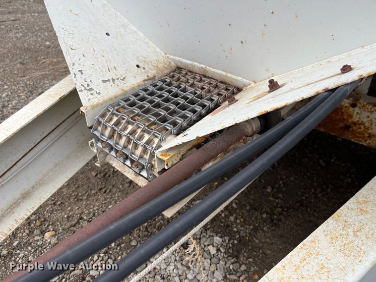 image for item MW9504 Willmar 600  spreader