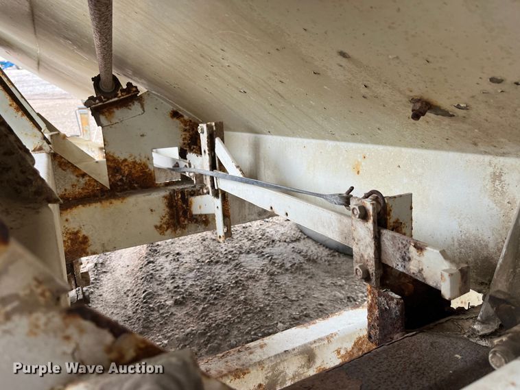 image for item MW9504 Willmar 600  spreader