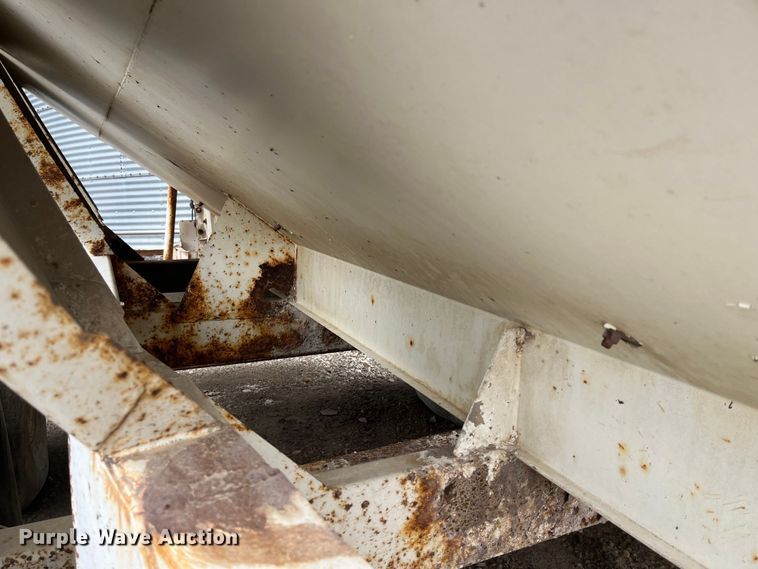 image for item MW9504 Willmar 600  spreader