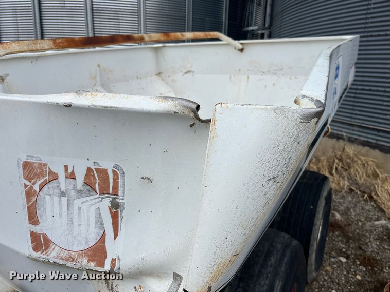 image for item MW9504 Willmar 600  spreader
