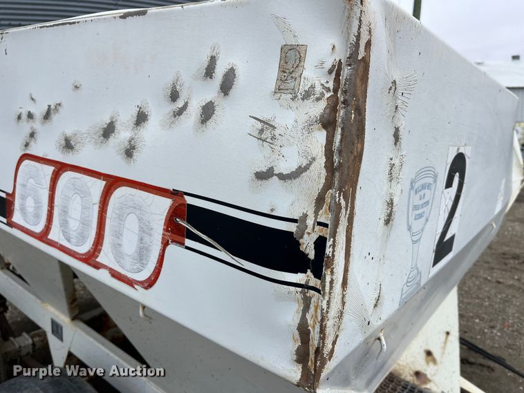image for item MW9504 Willmar 600  spreader