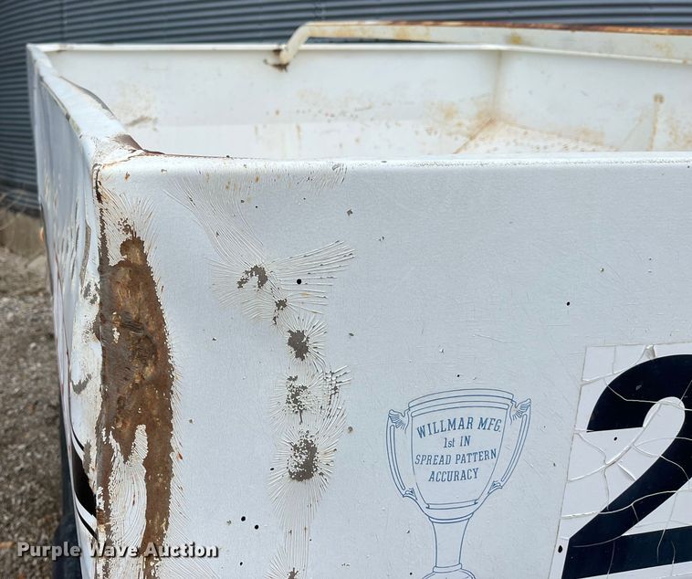 image for item MW9504 Willmar 600  spreader