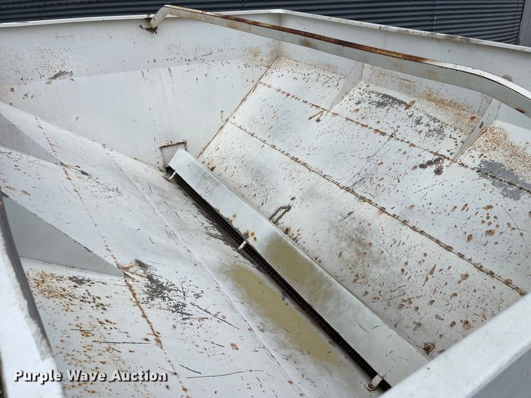 image for item MW9504 Willmar 600  spreader