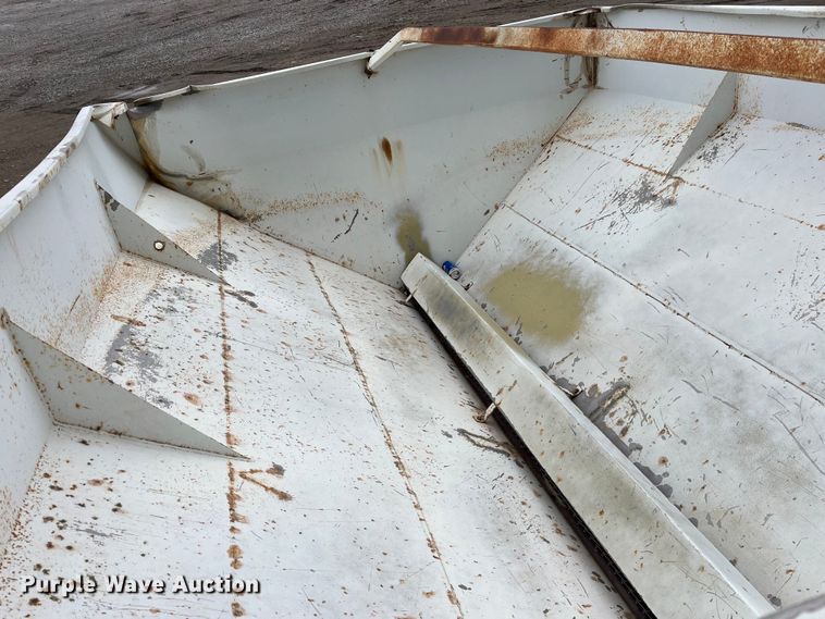 image for item MW9504 Willmar 600  spreader