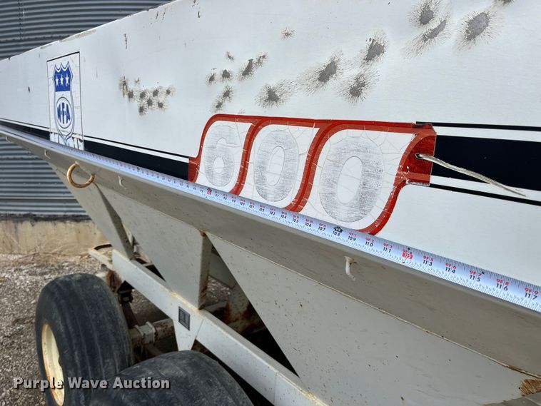 image for item MW9504 Willmar 600  spreader