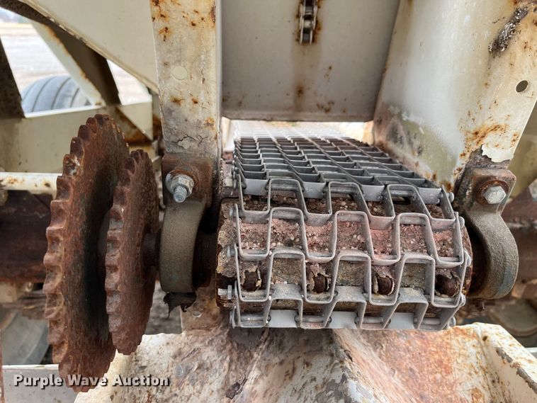 image for item MW9504 Willmar 600  spreader