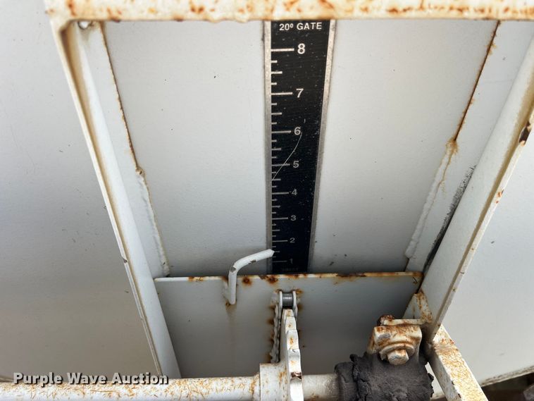 image for item MW9504 Willmar 600  spreader