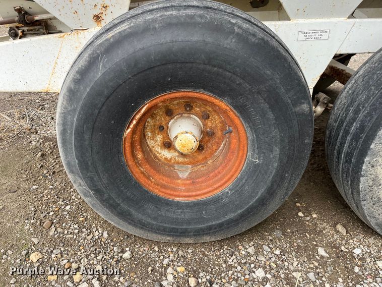 image for item MW9504 Willmar 600  spreader