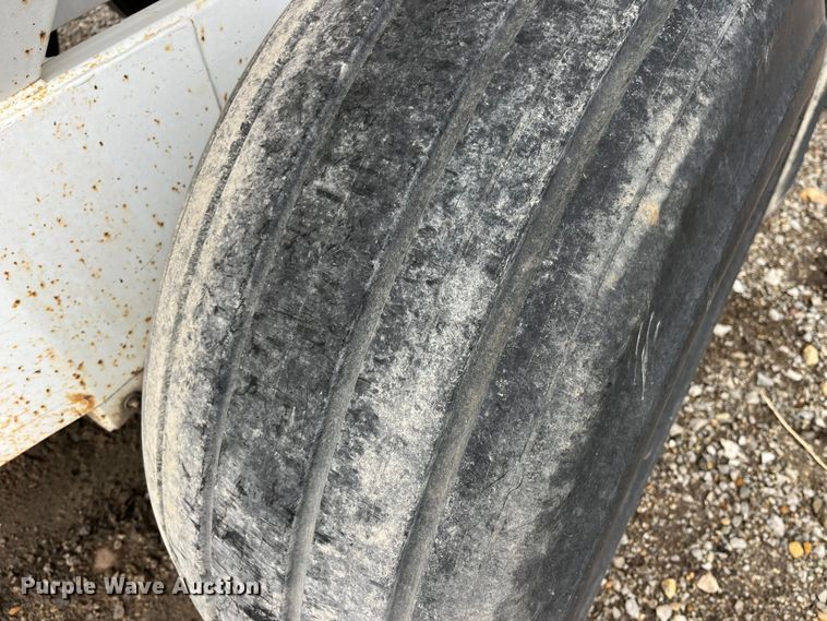 image for item MW9504 Willmar 600  spreader