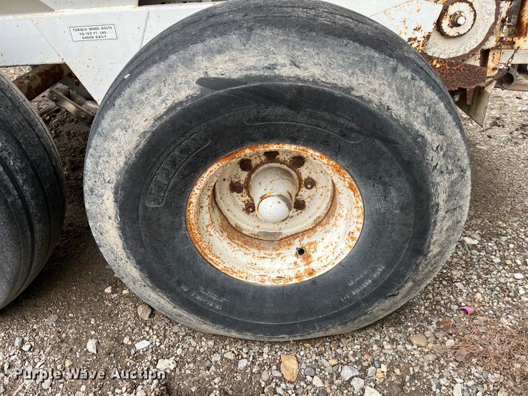 image for item MW9504 Willmar 600  spreader