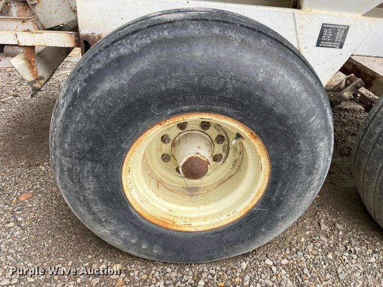 image for item MW9504 Willmar 600  spreader