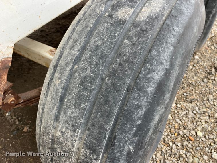 image for item MW9504 Willmar 600  spreader