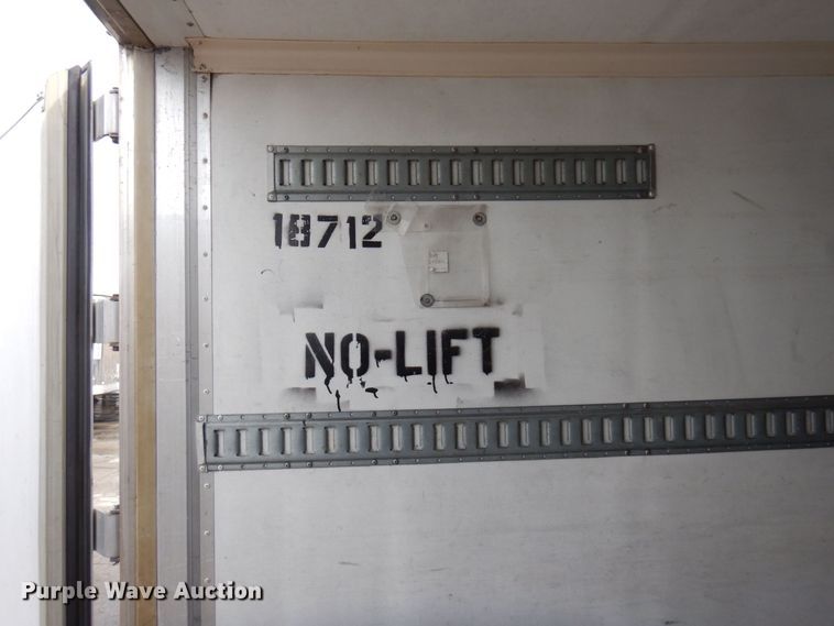 image for item DK2106 2009 Hyundai  refrigerated van trailer