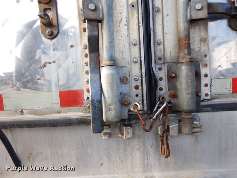 image for item DK2119 2005 Wabash  refrigerated van trailer