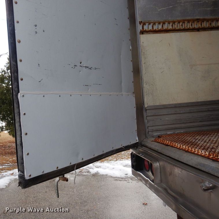 image for item DK2120 1988 Utility  refrigerated van trailer