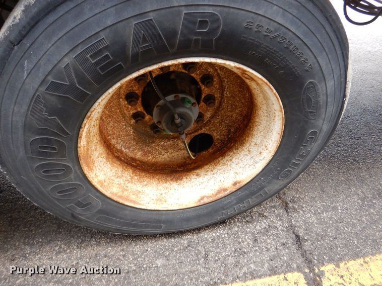 image for item DK2125 2010 Hyundai VR1450022-AS  refrigerated van trailer