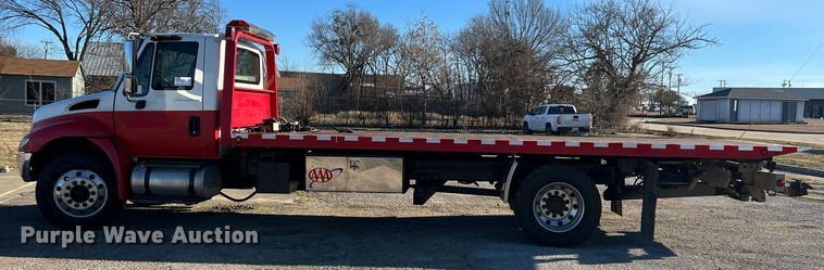 image for item DK7204 2005 International 4300  rollback truck