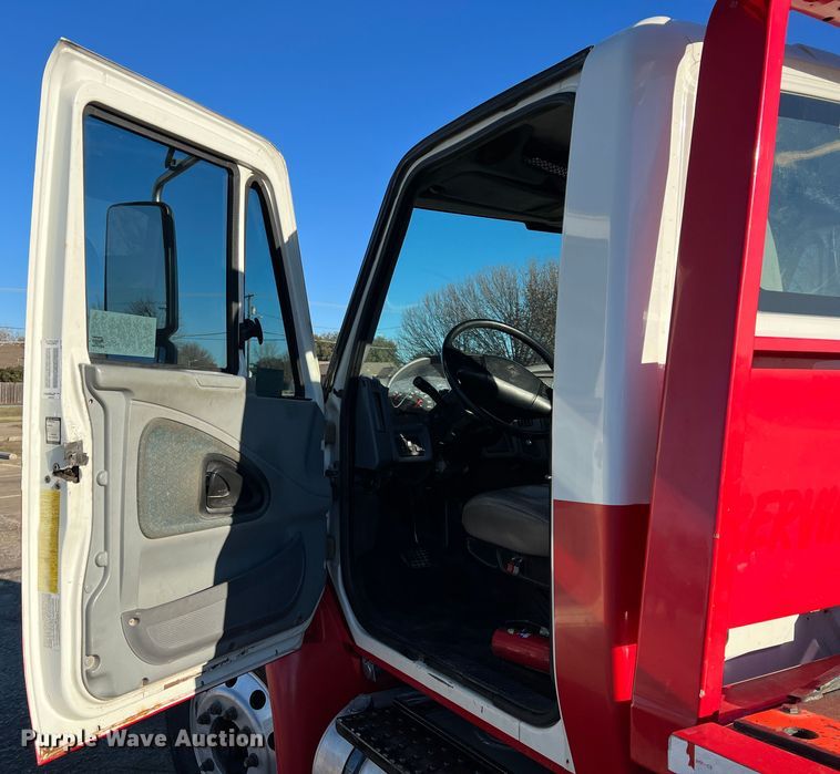 image for item DK7204 2005 International 4300  rollback truck