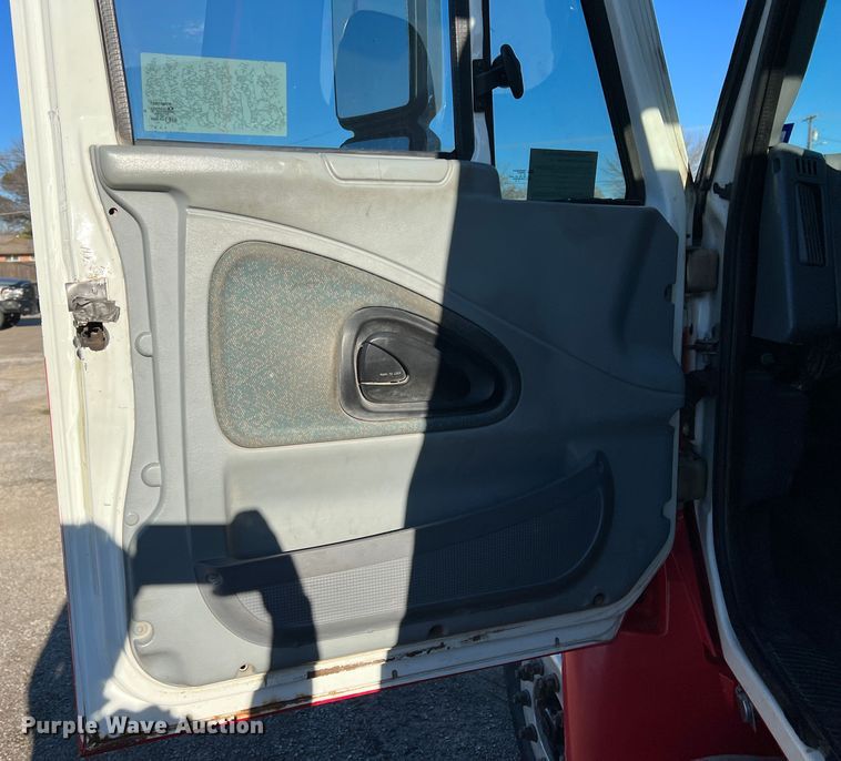 image for item DK7204 2005 International 4300  rollback truck