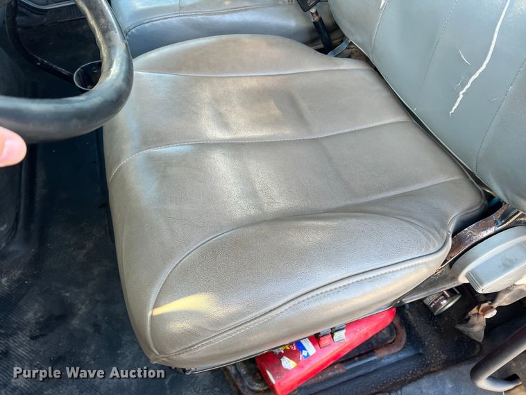 image for item DK7204 2005 International 4300  rollback truck