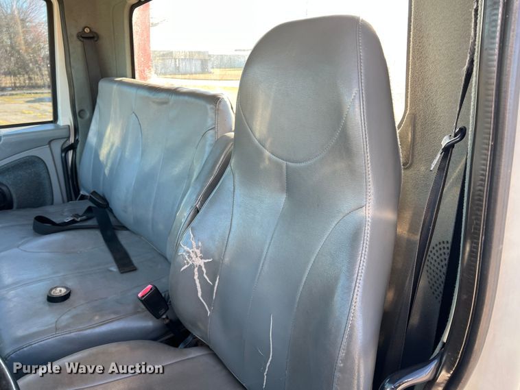 image for item DK7204 2005 International 4300  rollback truck