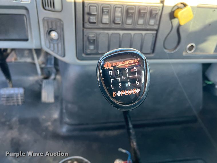 image for item DK7204 2005 International 4300  rollback truck