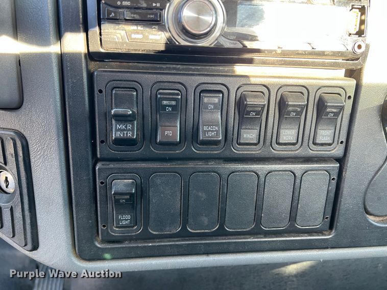 image for item DK7204 2005 International 4300  rollback truck