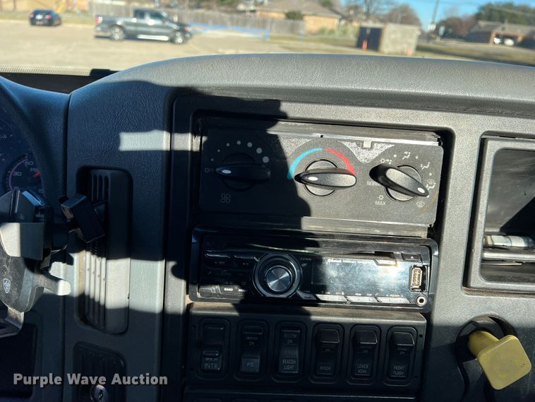 image for item DK7204 2005 International 4300  rollback truck