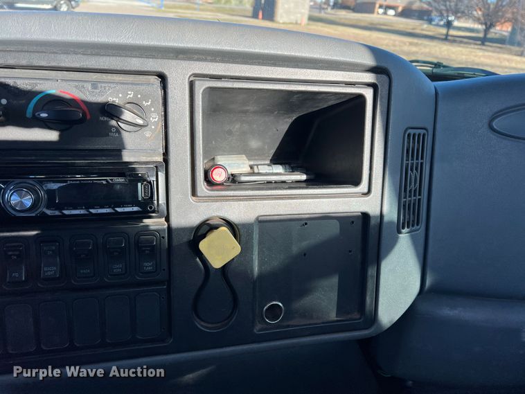 image for item DK7204 2005 International 4300  rollback truck