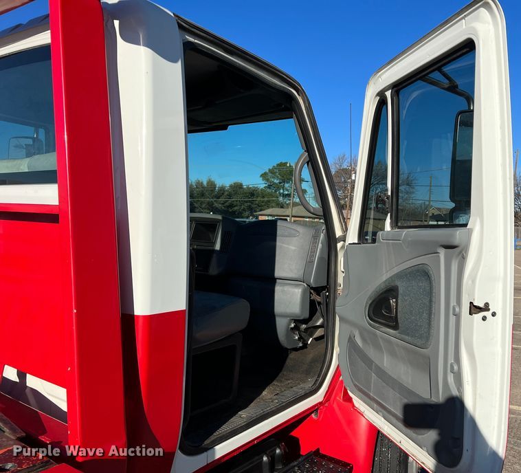 image for item DK7204 2005 International 4300  rollback truck