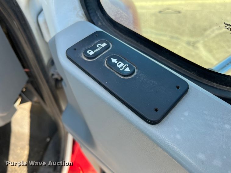 image for item DK7204 2005 International 4300  rollback truck