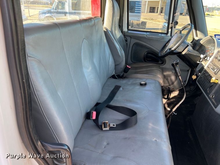 image for item DK7204 2005 International 4300  rollback truck