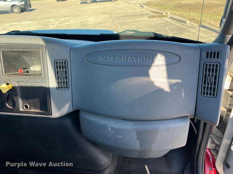 image for item DK7204 2005 International 4300  rollback truck