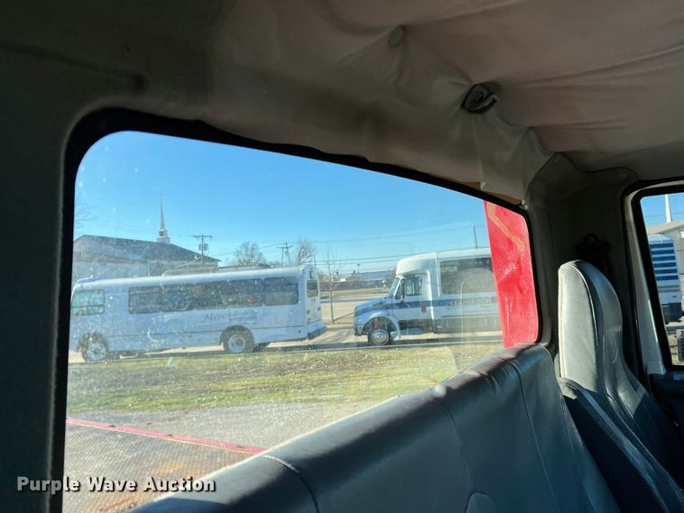 image for item DK7204 2005 International 4300  rollback truck