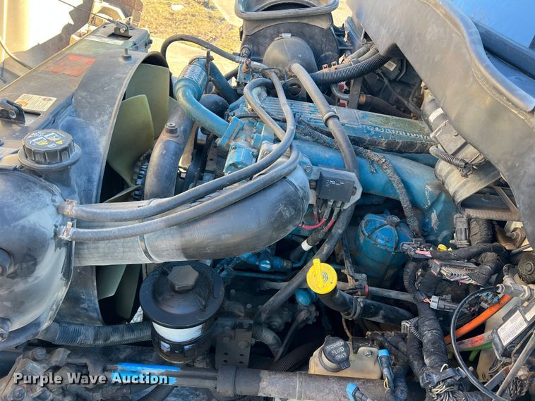 image for item DK7204 2005 International 4300  rollback truck