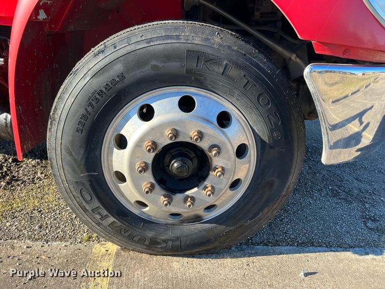 image for item DK7204 2005 International 4300  rollback truck