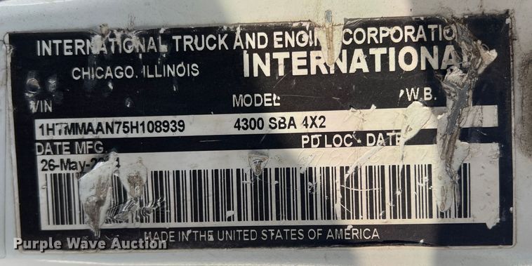 image for item DK7204 2005 International 4300  rollback truck