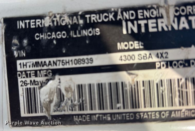 image for item DK7204 2005 International 4300  rollback truck