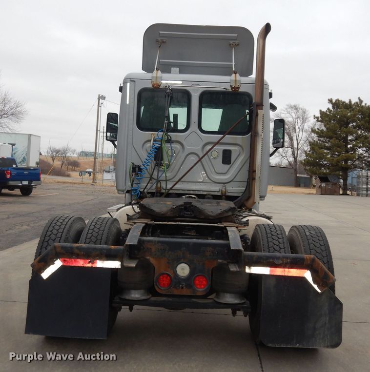 image for item DK7598 2011 Freightliner Cascadia  semi truck