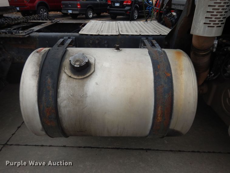 image for item DK7598 2011 Freightliner Cascadia  semi truck