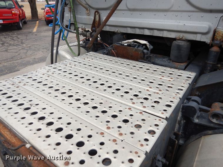 image for item DK7598 2011 Freightliner Cascadia  semi truck