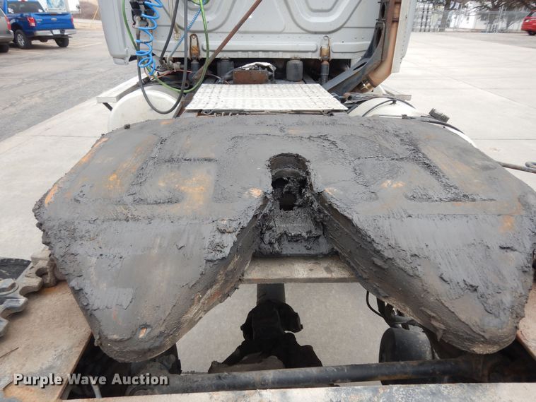 image for item DK7598 2011 Freightliner Cascadia  semi truck